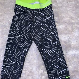 NIKE CAPRI LEGGINGS
